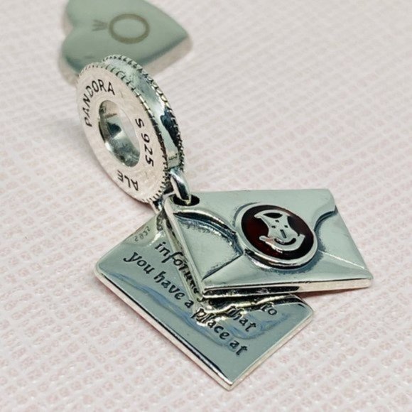 Harry Potter, Hogwarts Acceptance Letter - Picture 1 of 4